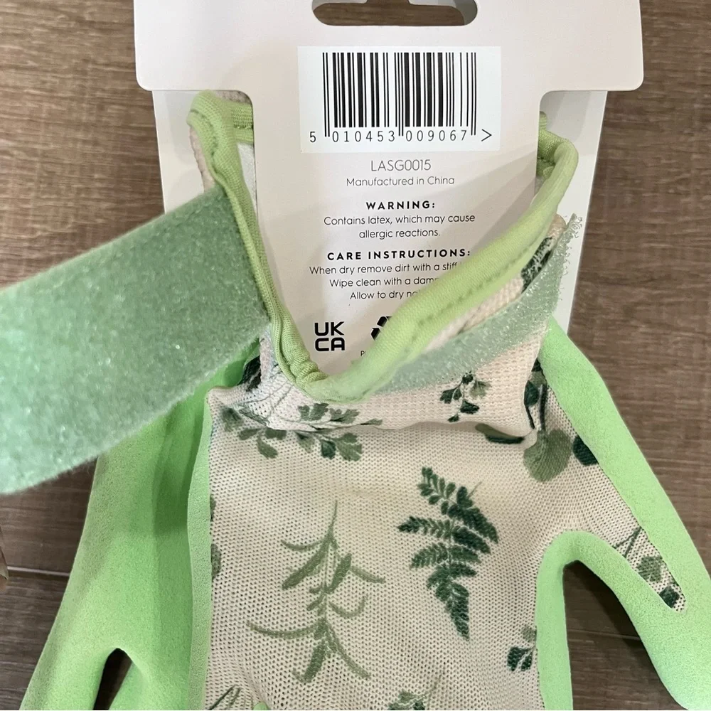 Bundle of Laura Ashley Gardening Gloves &‎ A Set of 2 Kitchen Aid Tea Towels NEW - Picture 6 of 9